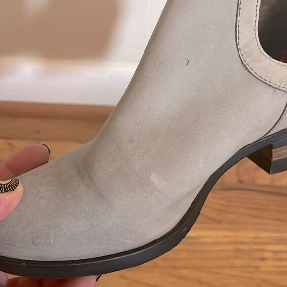 Sorel Gray Ankle Boots with Elastic Panels size 7 - Picture 9 of 10